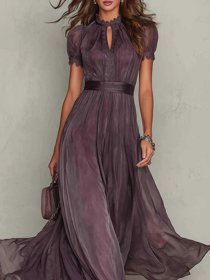 Lola |  Vestido largo con escote en forma de gota y detalles en encaje