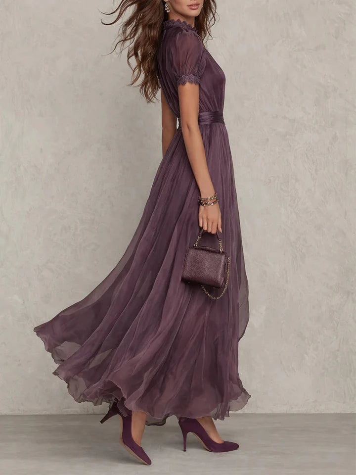 Lola |  Vestido largo con escote en forma de gota y detalles en encaje