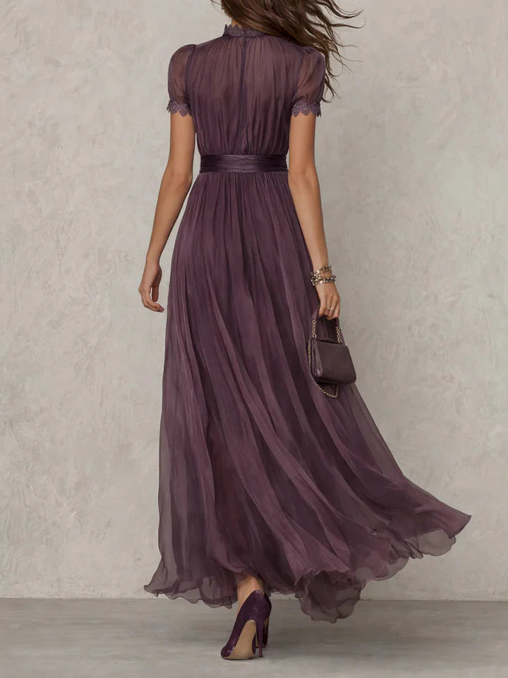 Lola |  Vestido largo con escote en forma de gota y detalles en encaje