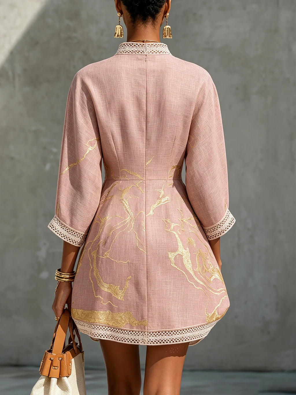Rosa | Minivestido de encaje de ganchillo con escote en V