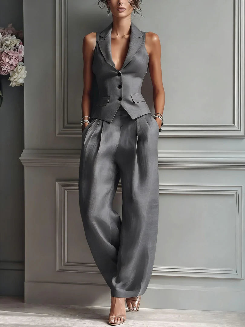 Aria | Traje de dos piezas con cuello en V y botones